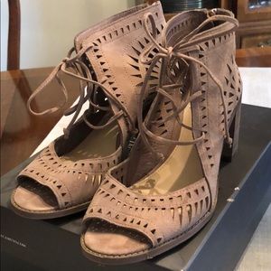 Vince Camuto lace up shoe/bootie sz 10.